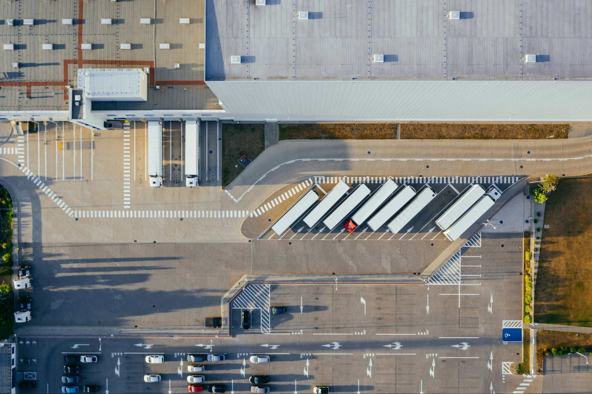 El factoring en el sector del transporte: cómo mantener la liquidez sin depender del banco